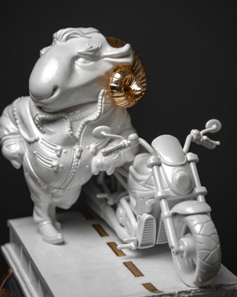 Statuette Rebellious Aries with Gold