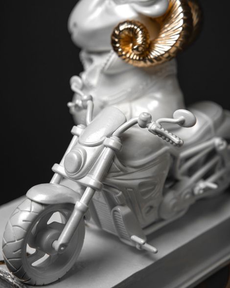 Statuette Rebellious Aries with Gold