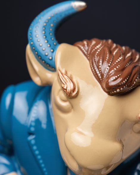 Statuette Taurus – Blue Masquerade