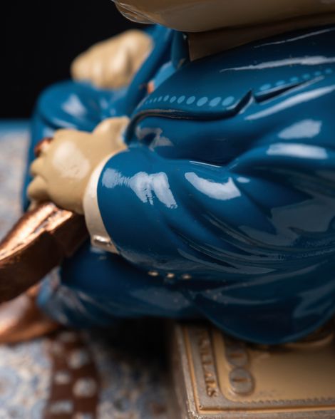 Statuette Taurus – Blue Masquerade