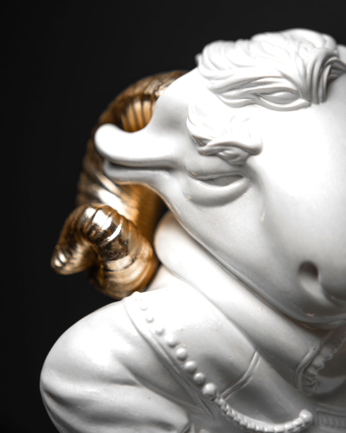 Statuette “Rebellious Aries with Gold”