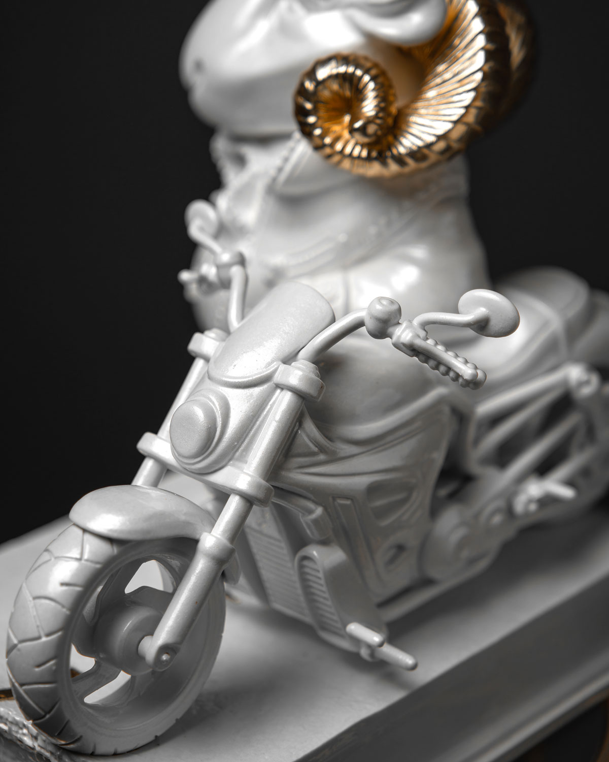 Statuette “Rebellious Aries with Gold”