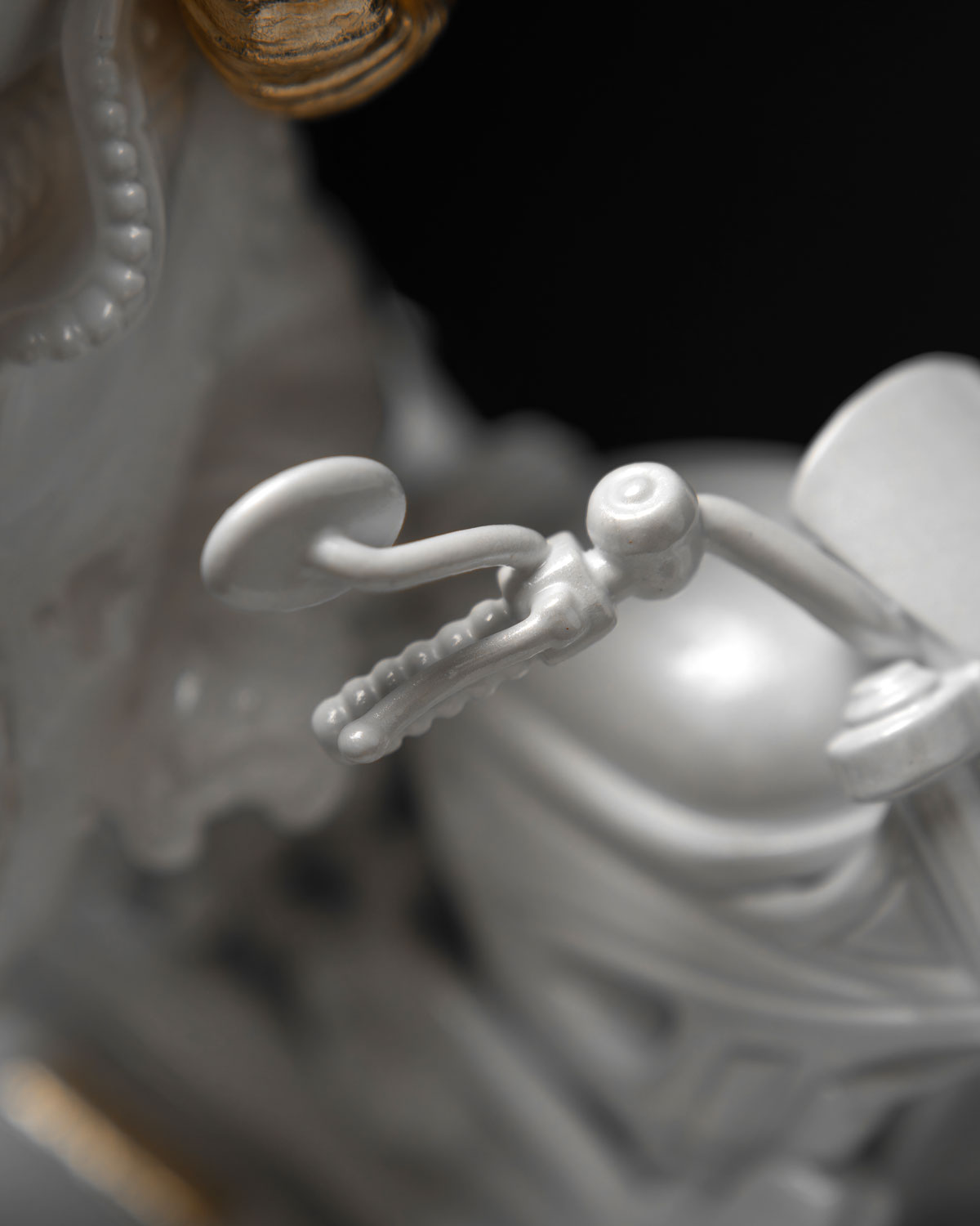 Statuette “Rebellious Aries with Gold”