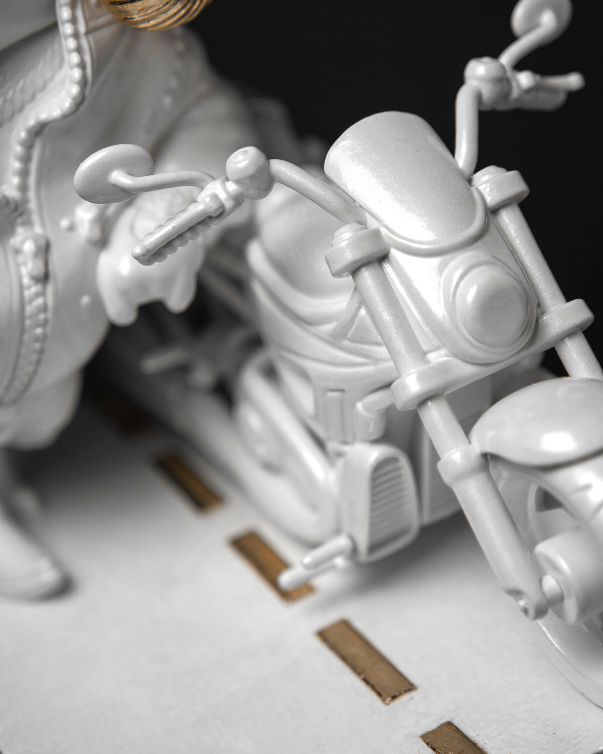 Statuette “Rebellious Aries with Gold”