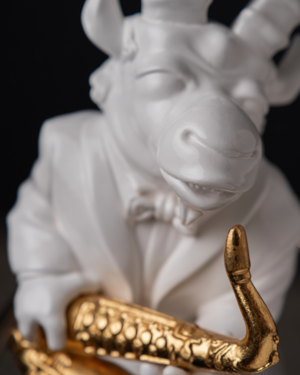 Statuette “Capricorn in the Rhythm of Jazz with Gold”