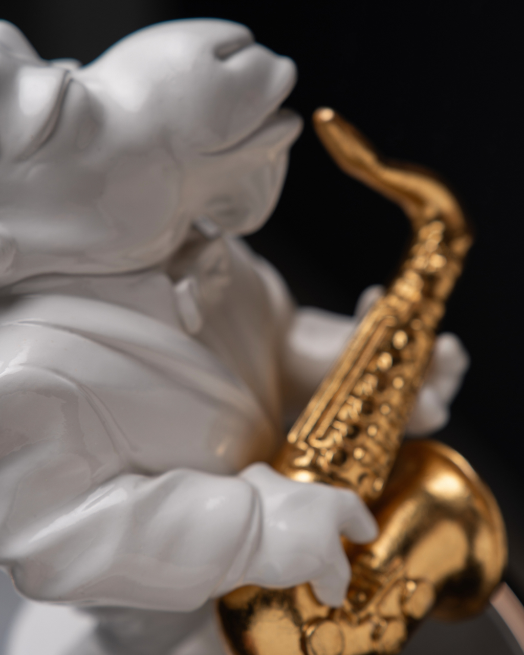 Statuette “Capricorn in the Rhythm of Jazz with Gold”