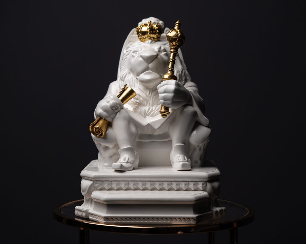 Statuette “Brutal Leo with Gold”