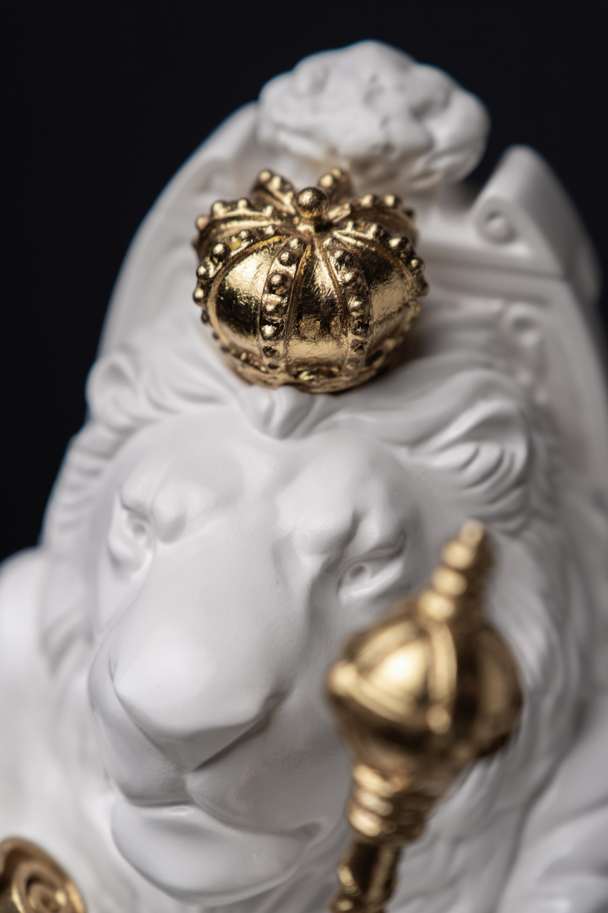 Statuette “Brutal Leo with Gold”