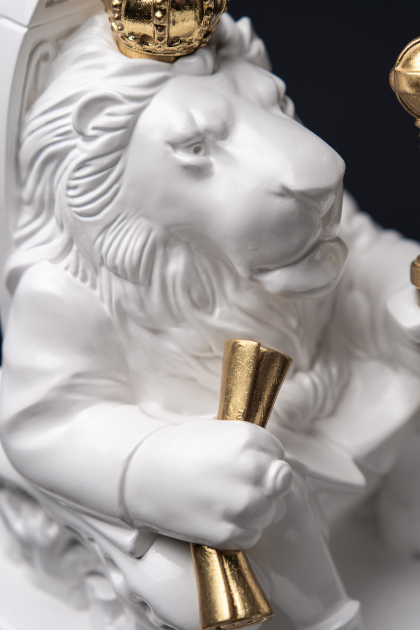 Statuette “Brutal Leo with Gold”