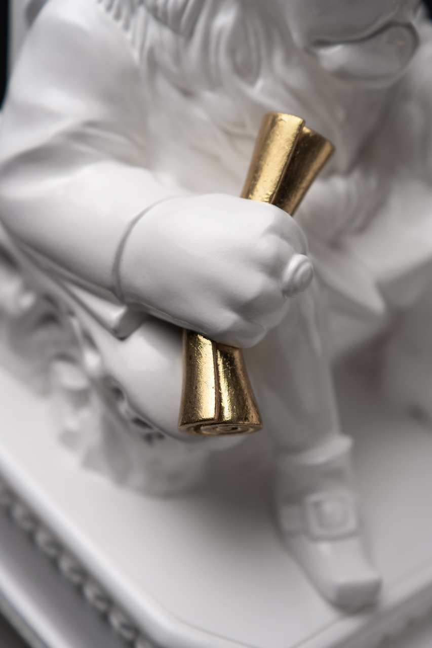 Statuette “Brutal Leo with Gold”