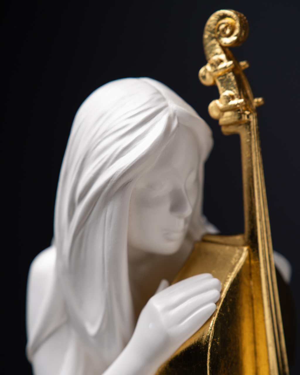 Statuette “Musical Virgo with Gold”