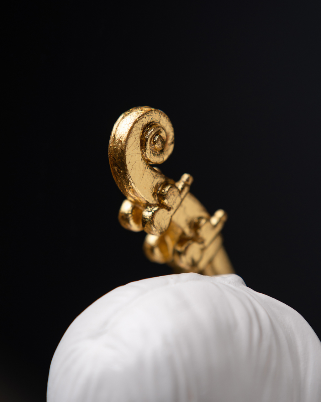 Statuette “Musical Virgo with Gold”