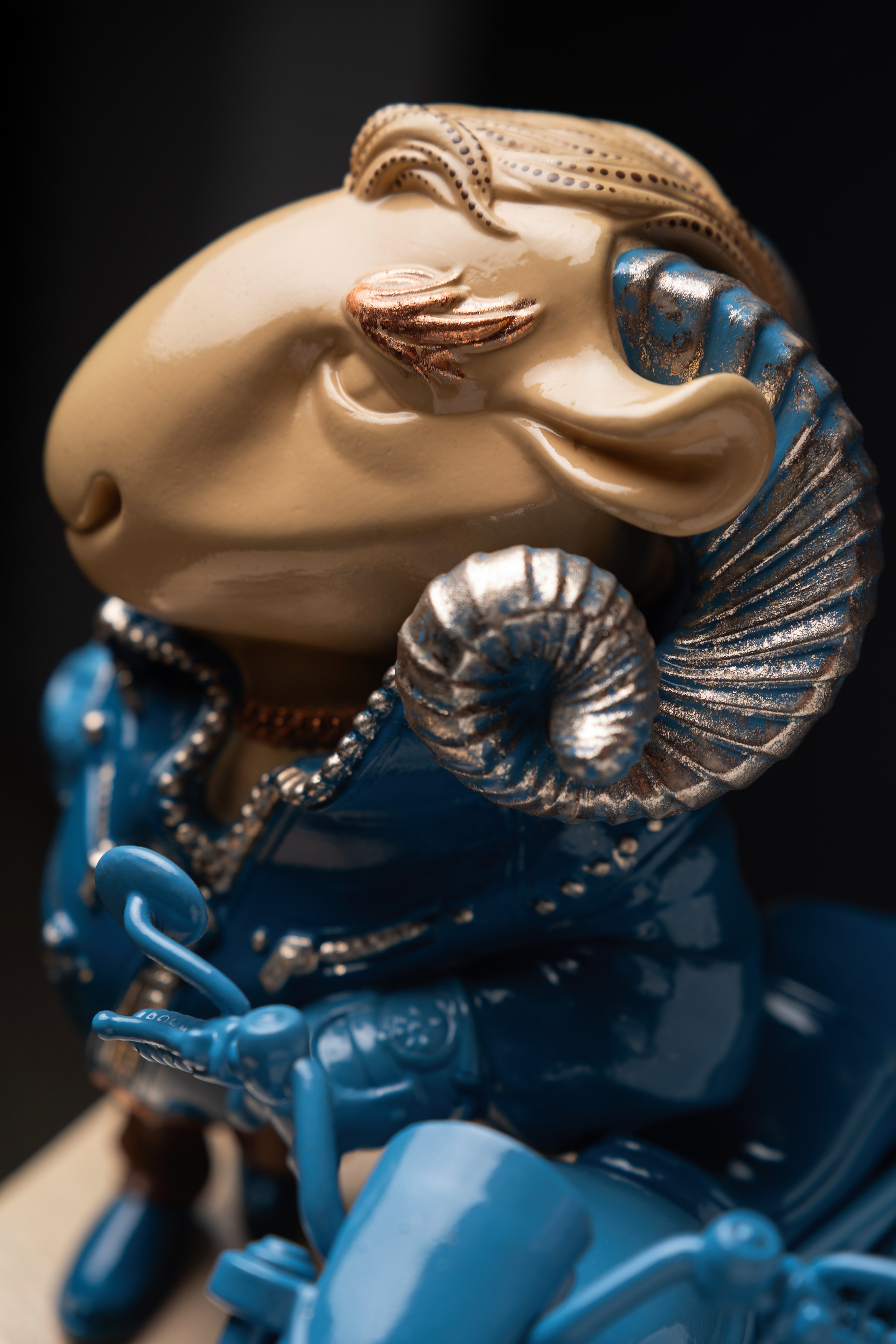 Statuette Aries – Blue Masquerade