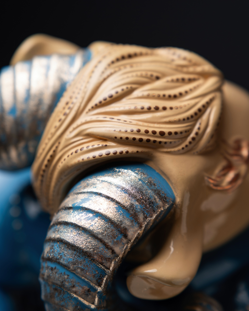 Statuette Aries – Blue Masquerade