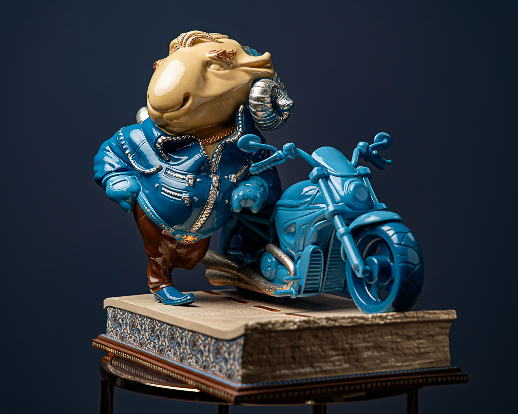 Statuette Aries – Blue Masquerade