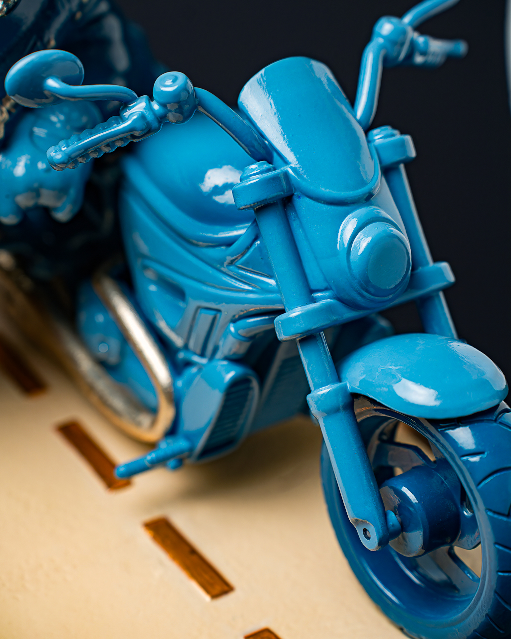 Statuette Aries – Blue Masquerade