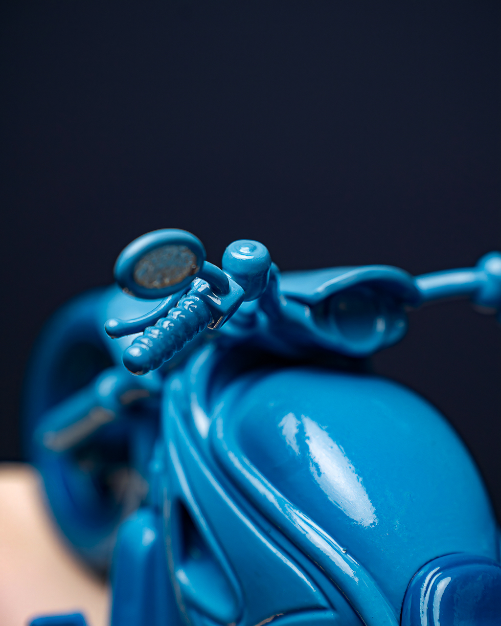 Statuette Aries – Blue Masquerade